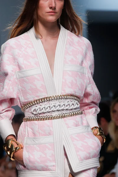 Look 12